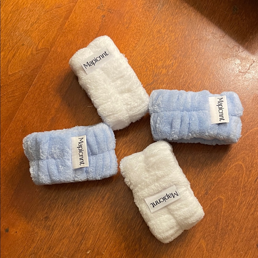 Blue and White spa wrist bands to keep your arms and sleeves dry during skincare